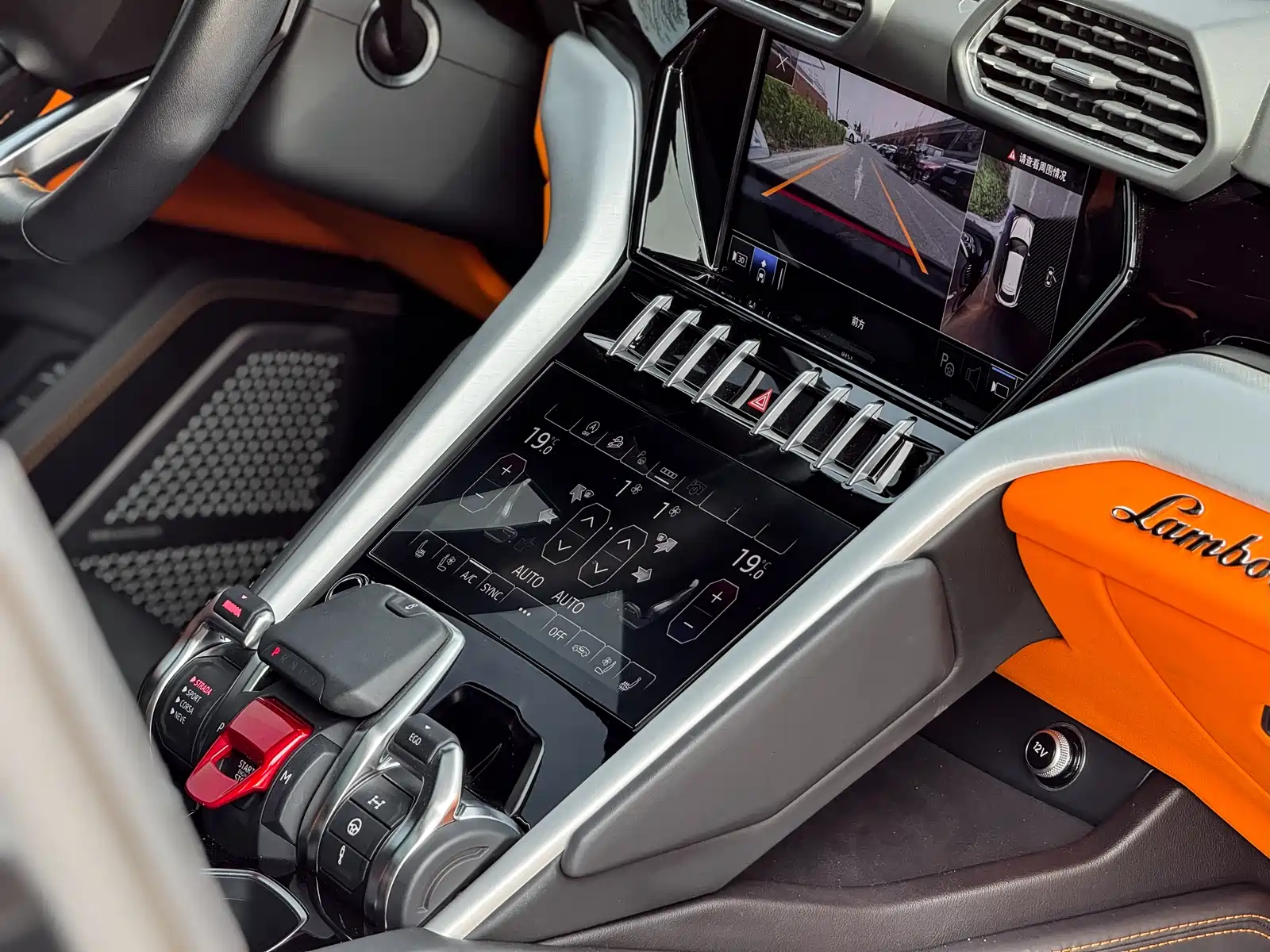 Фото 9 - Lamborghini Urus