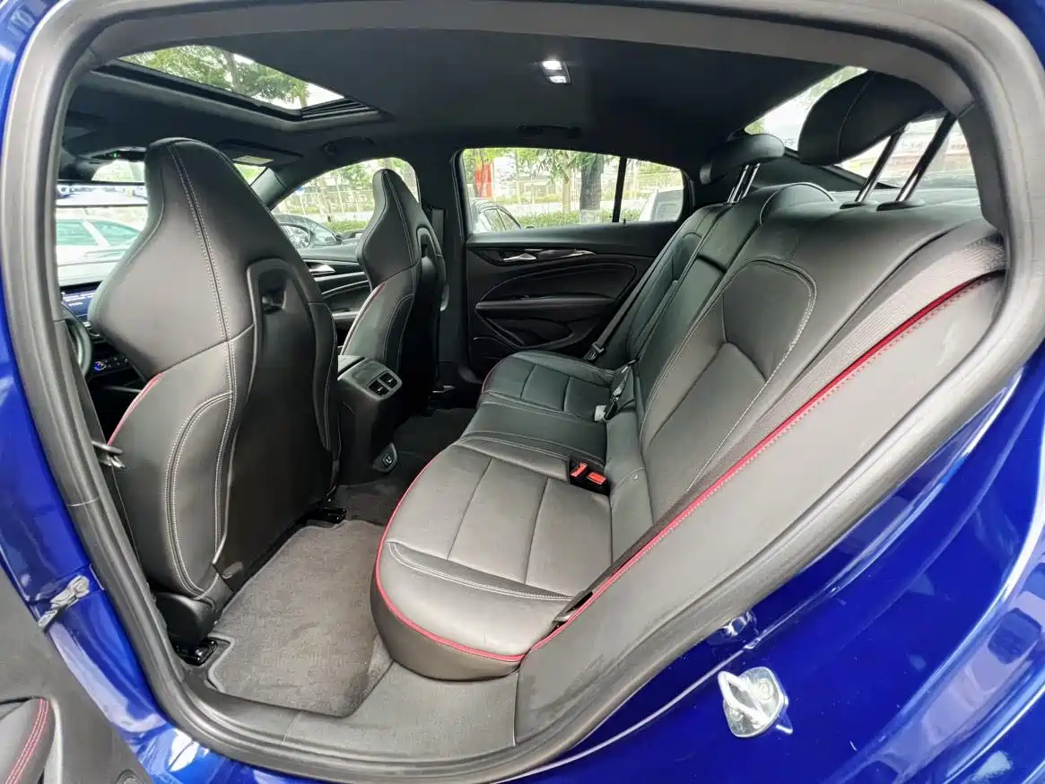 Photo 18 - Buick Regal
