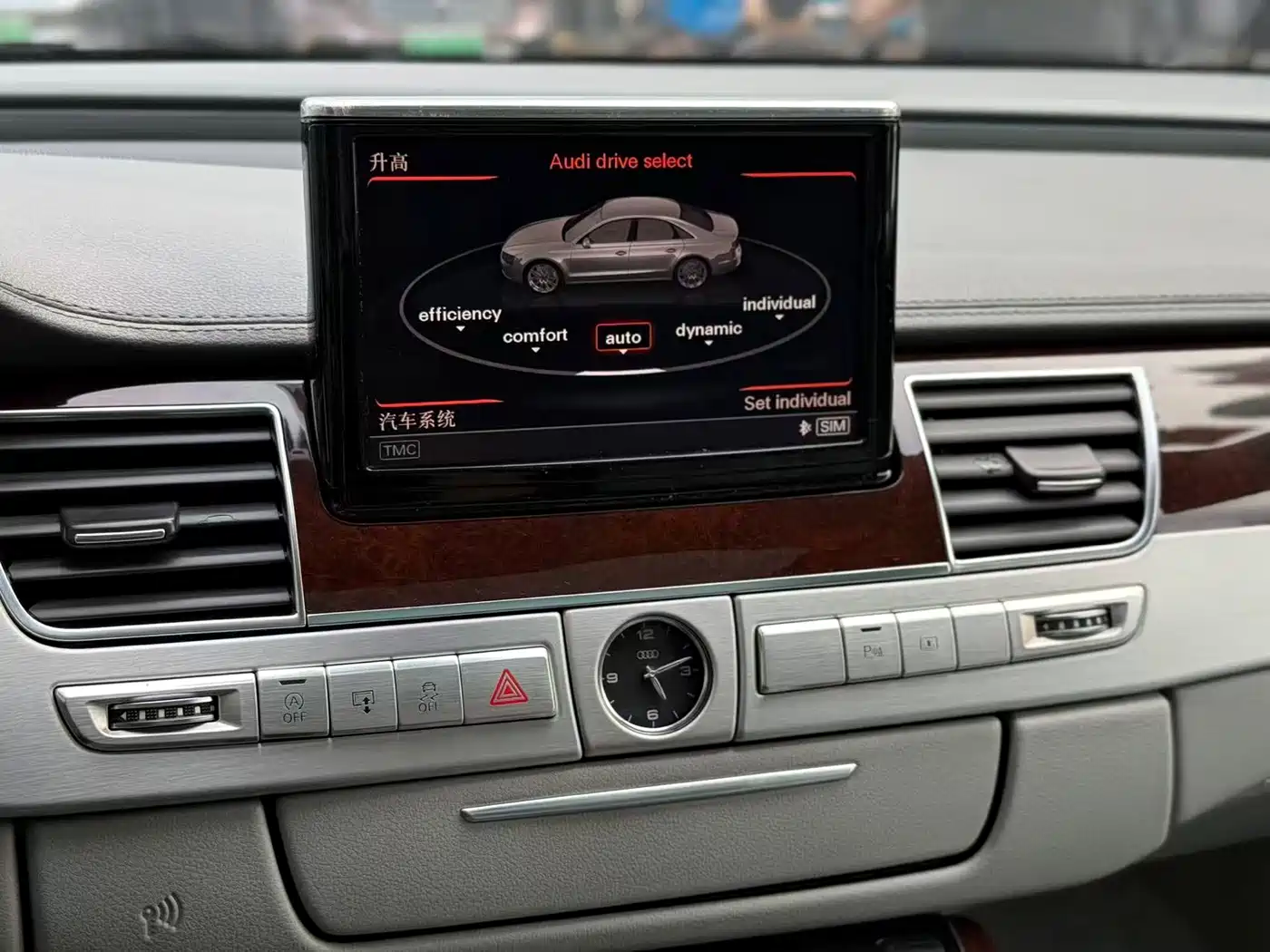 Audi A8 2012 A8L 45 TFSI quattro Luxury фото 17