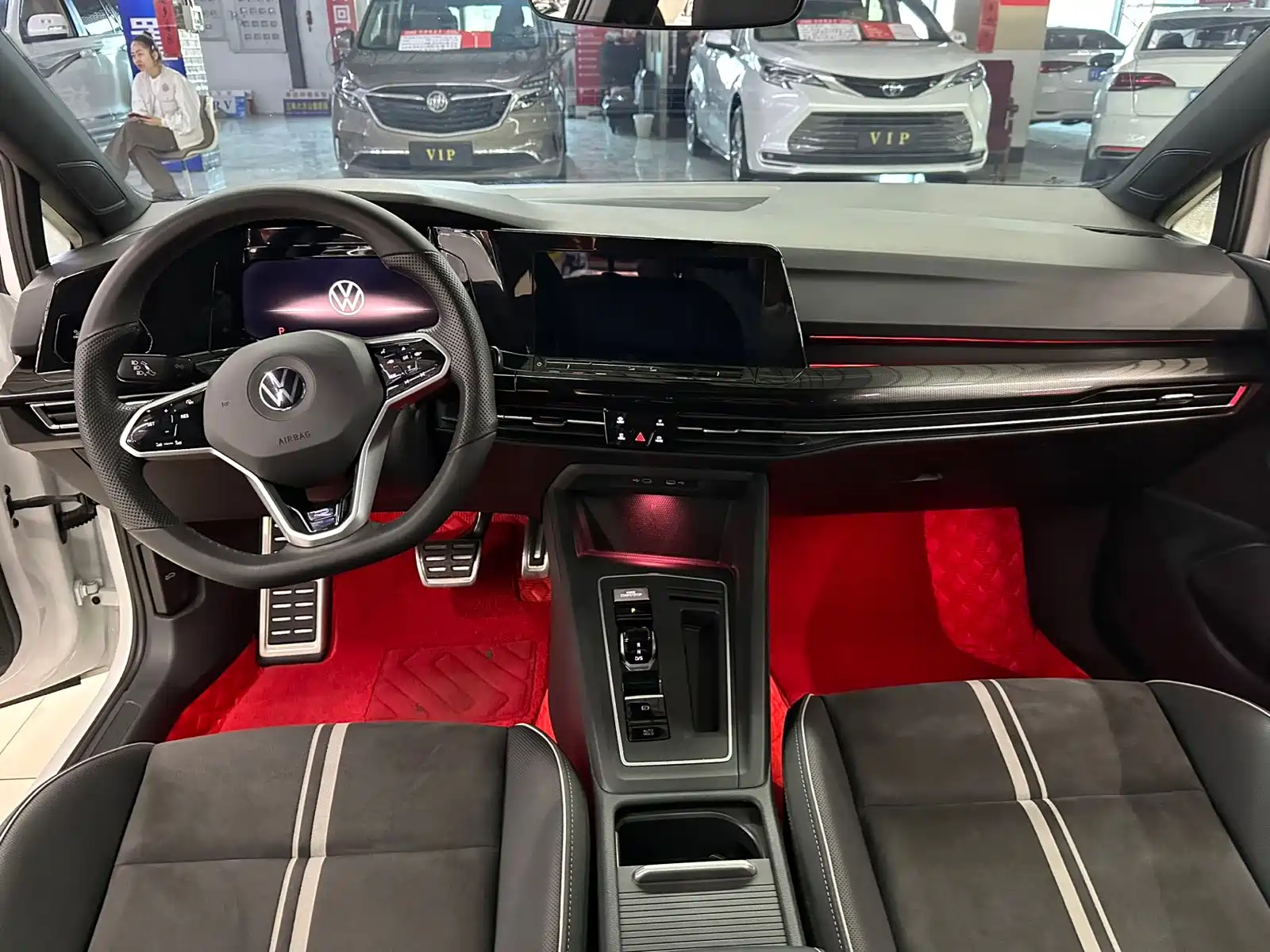 Фото 5 - Volkswagen Golf