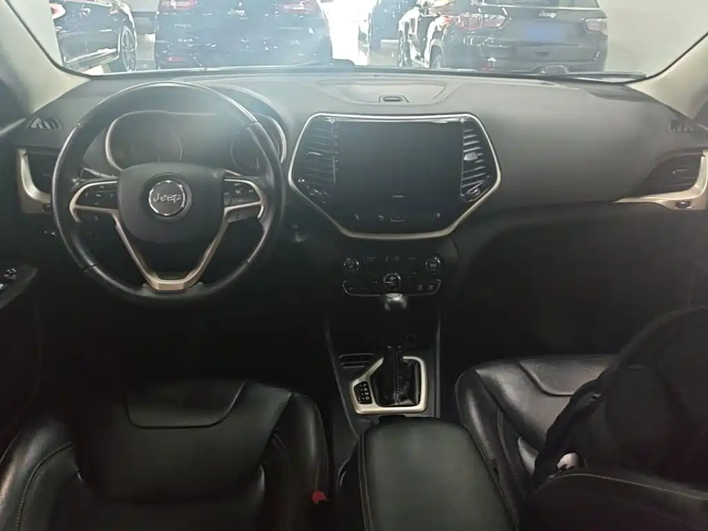Jeep Cherokee 2018 2017 2.4L Leading Smart Edition
