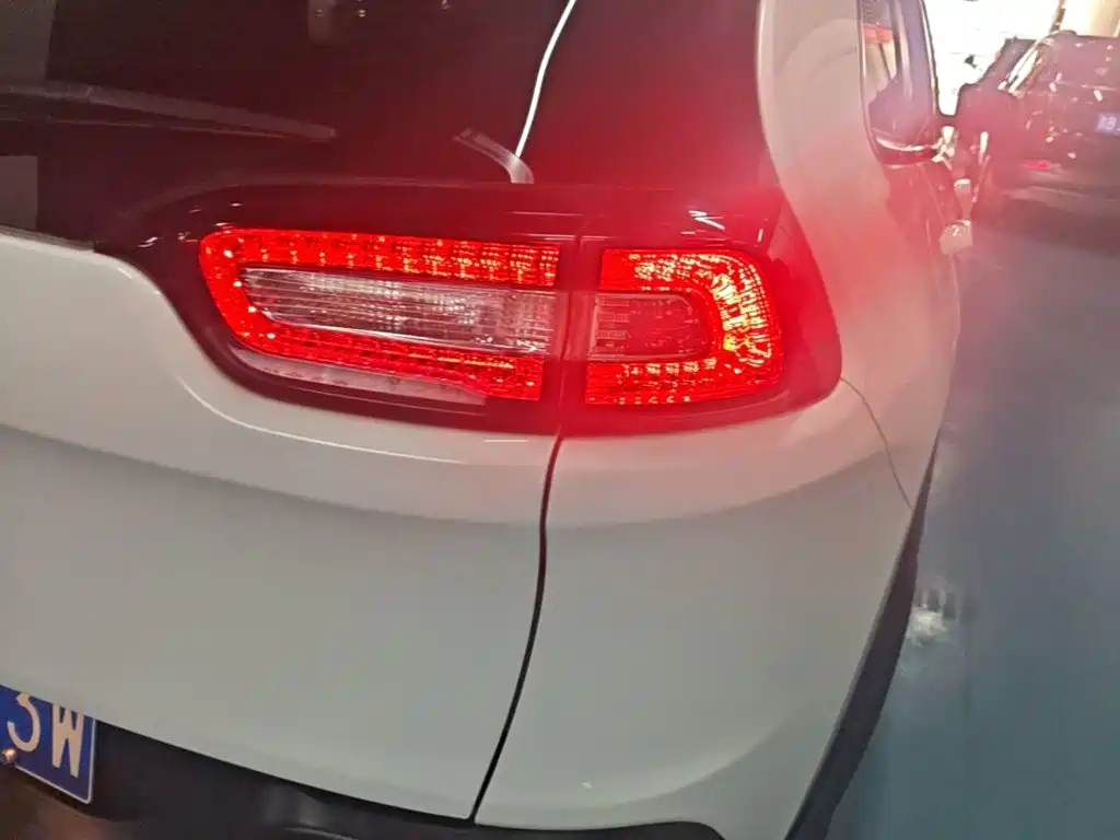 Jeep Cherokee 2018 2017 2.4L Leading Smart Edition