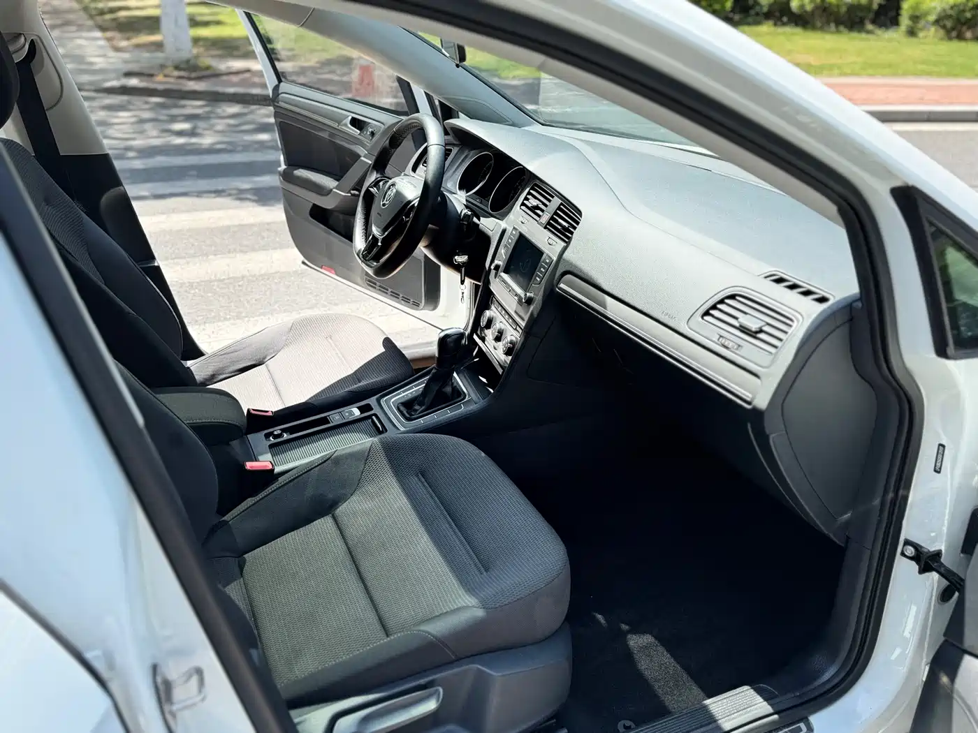 Volkswagen Golf 2016 230TSI Automatic Comfort фото 10