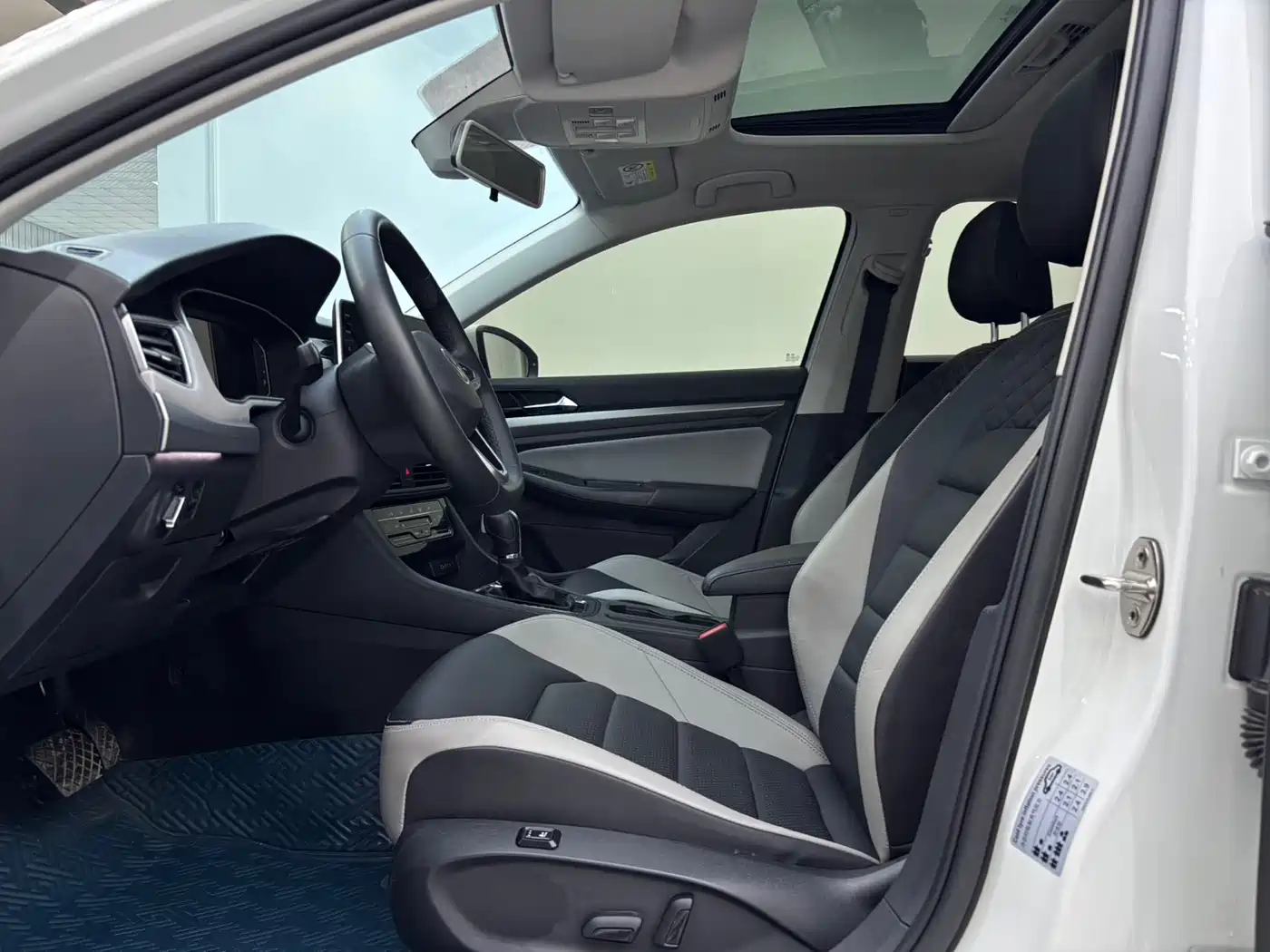 Volkswagen Bora 2023 280TSI DSG Prestige Edition фото 4