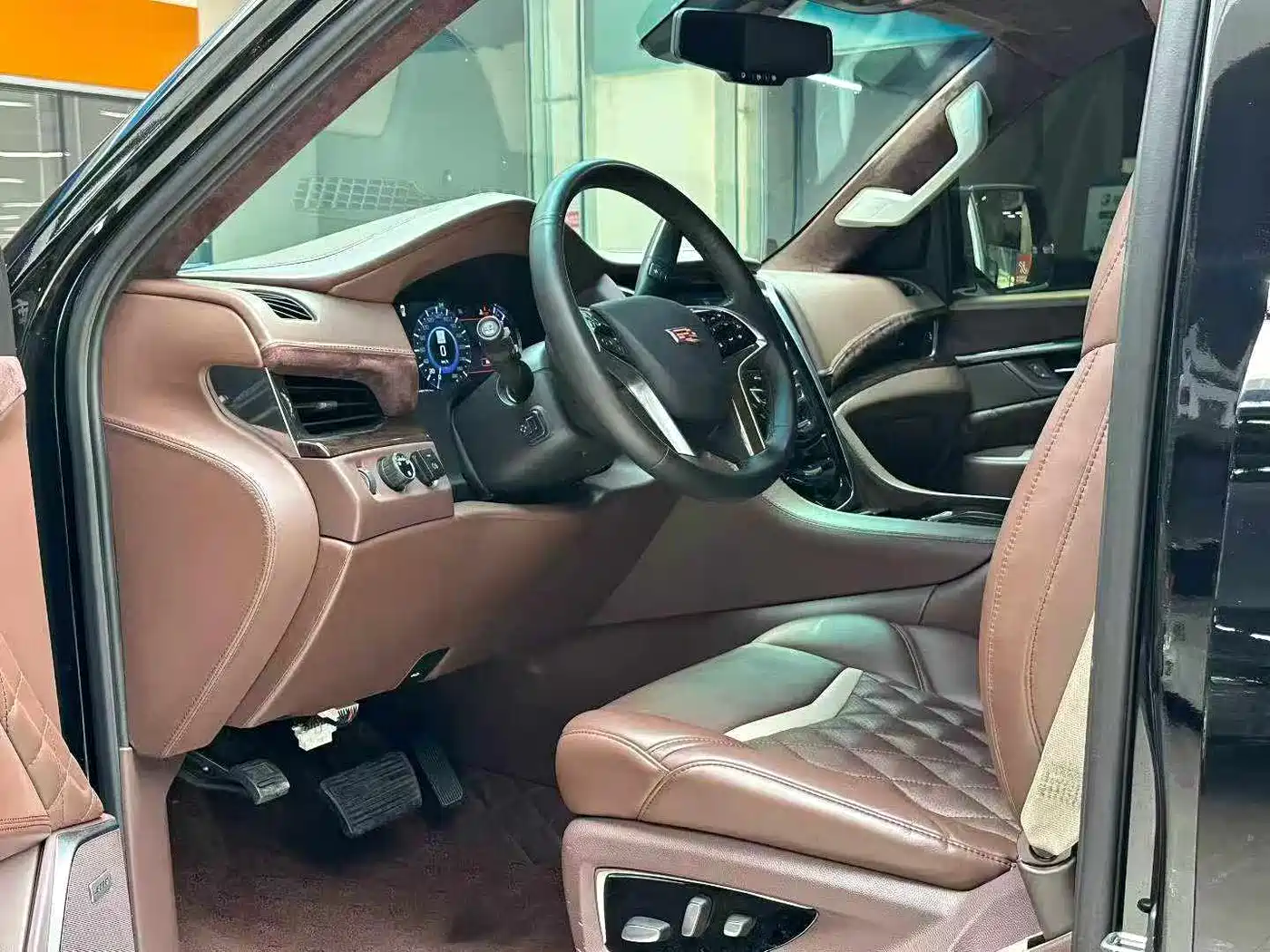 Cadillac Escalade 2017 6.2L ESV Platinum Extended фото 4