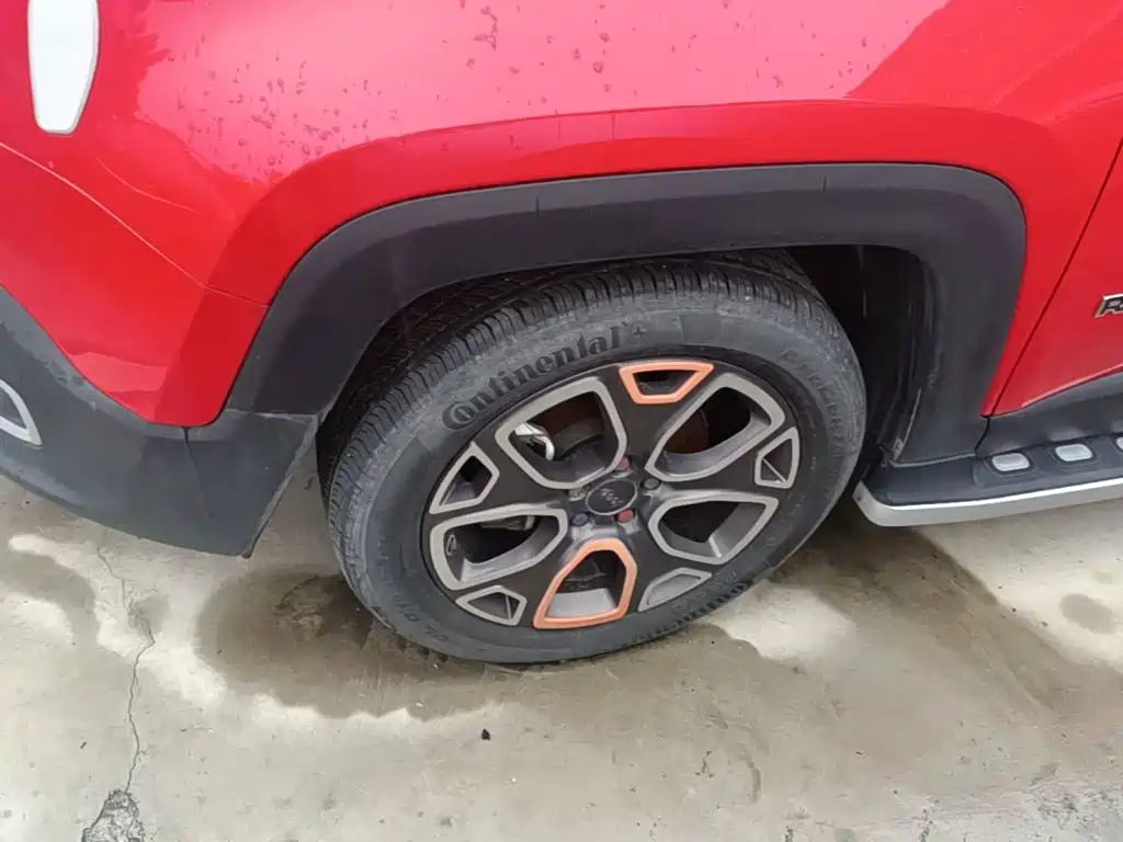 Photo 23 - Jeep Renegade