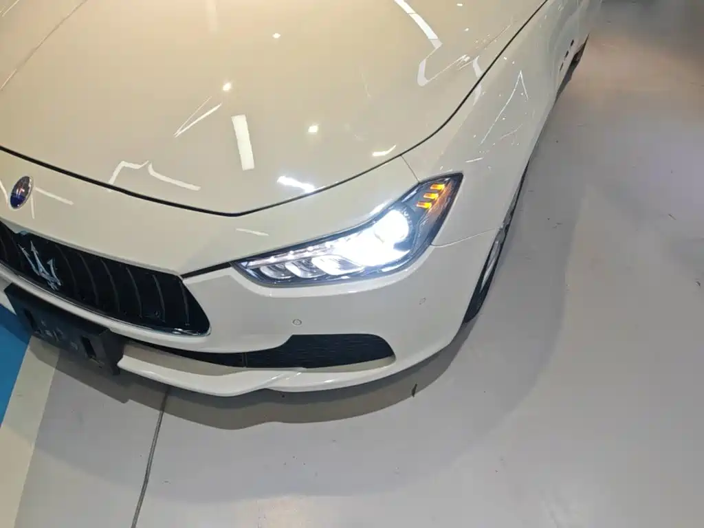 Photo 24 - Maserati Ghibli