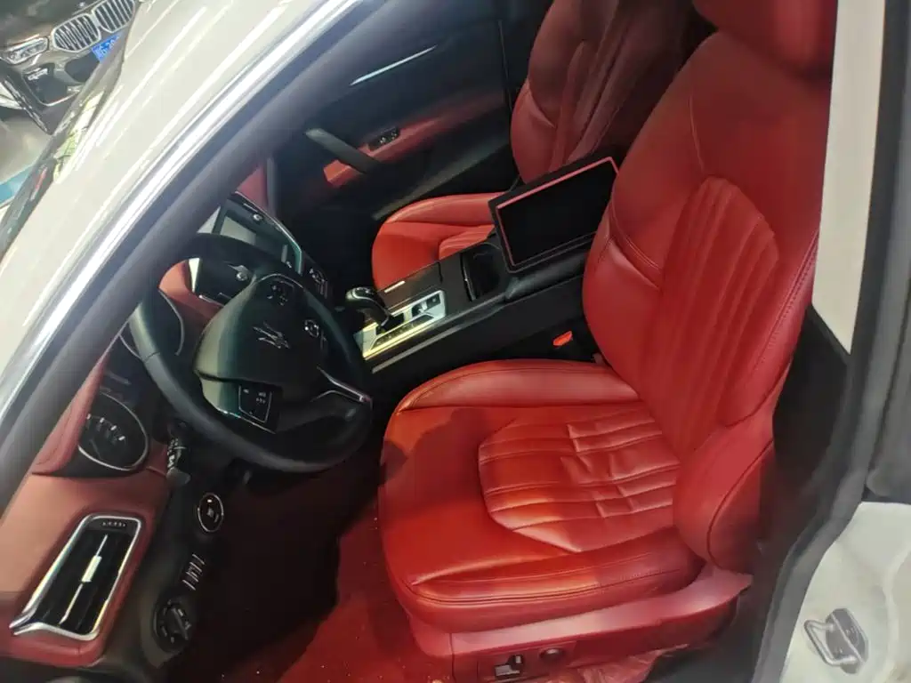 Photo 15 - Maserati Ghibli