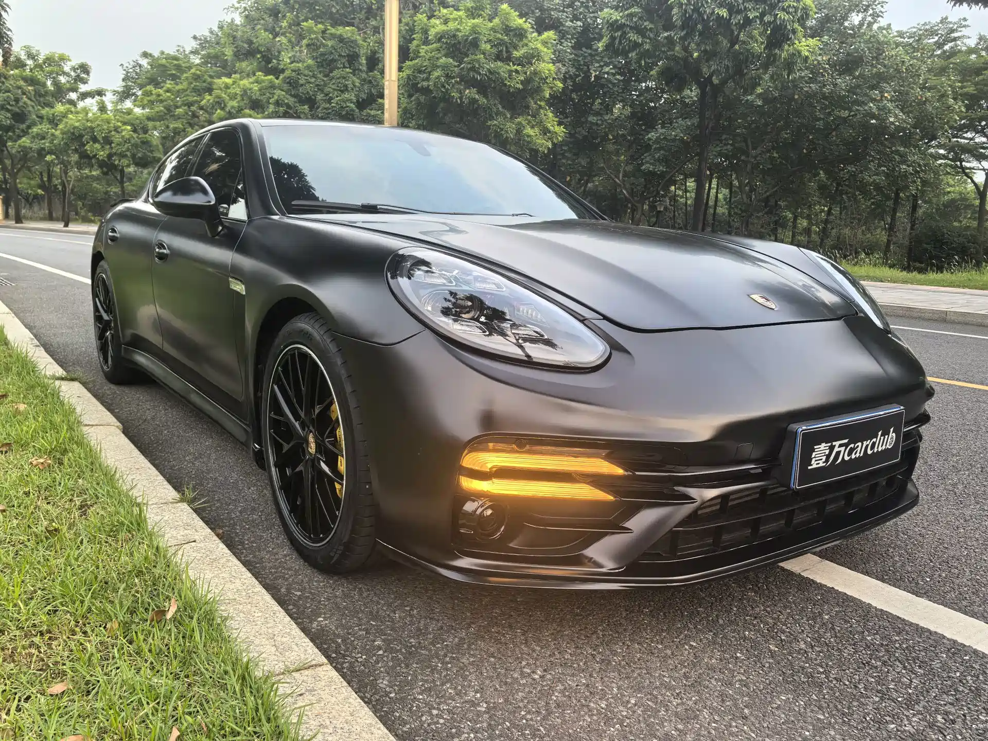 Photo 3 - Porsche Panamera