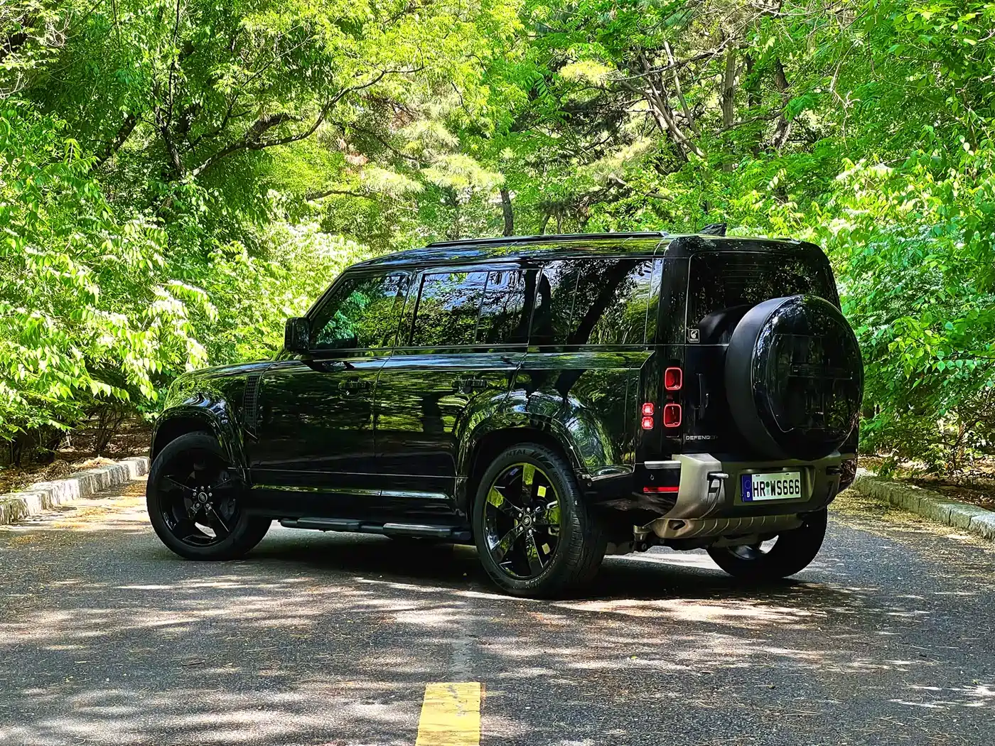 Land Rover Defender 2025 110 3.0T P400 -Dynamic HSE фото 6