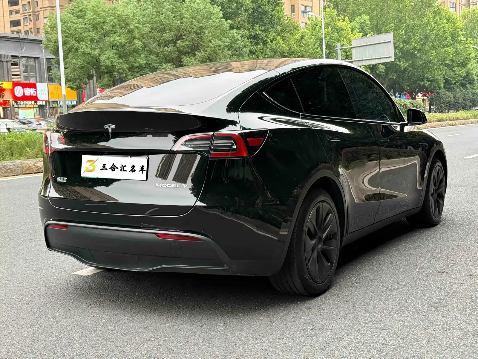 Фото 10 - Tesla Model Y