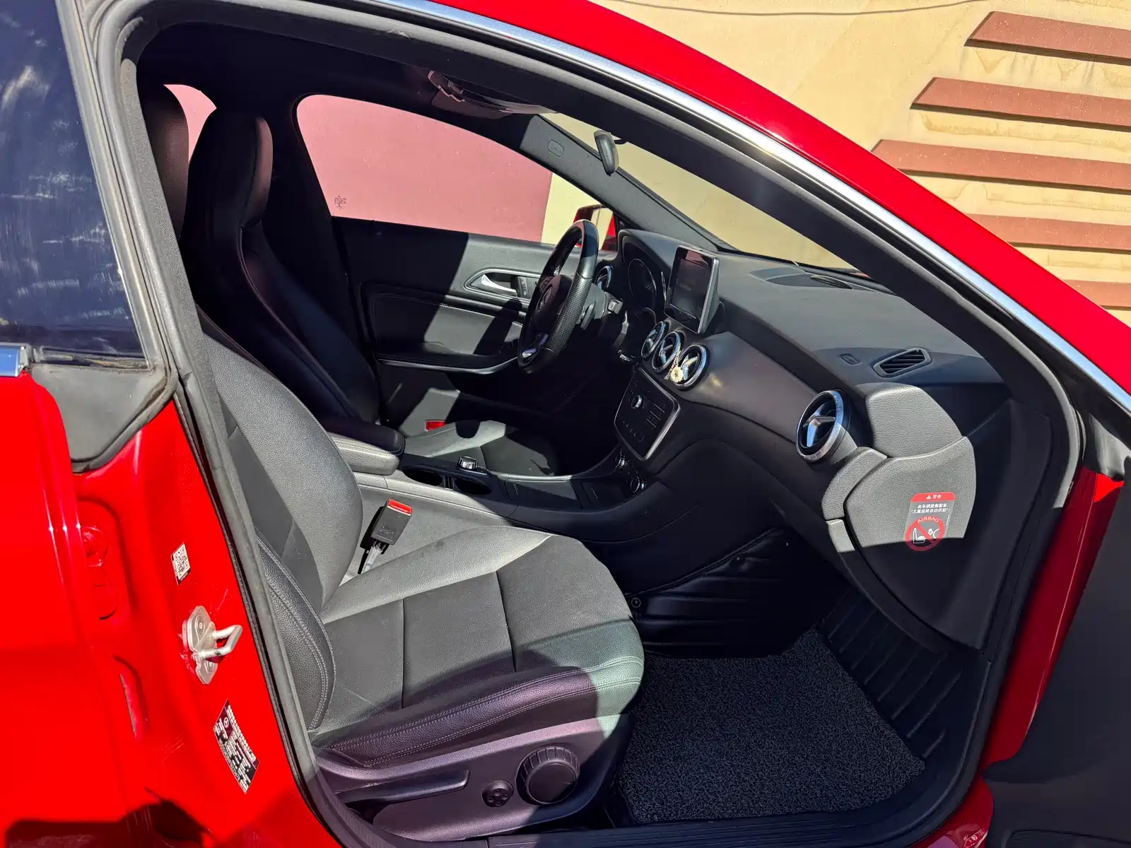 صورة 19 - Mercedes-Benz CLA (Import)