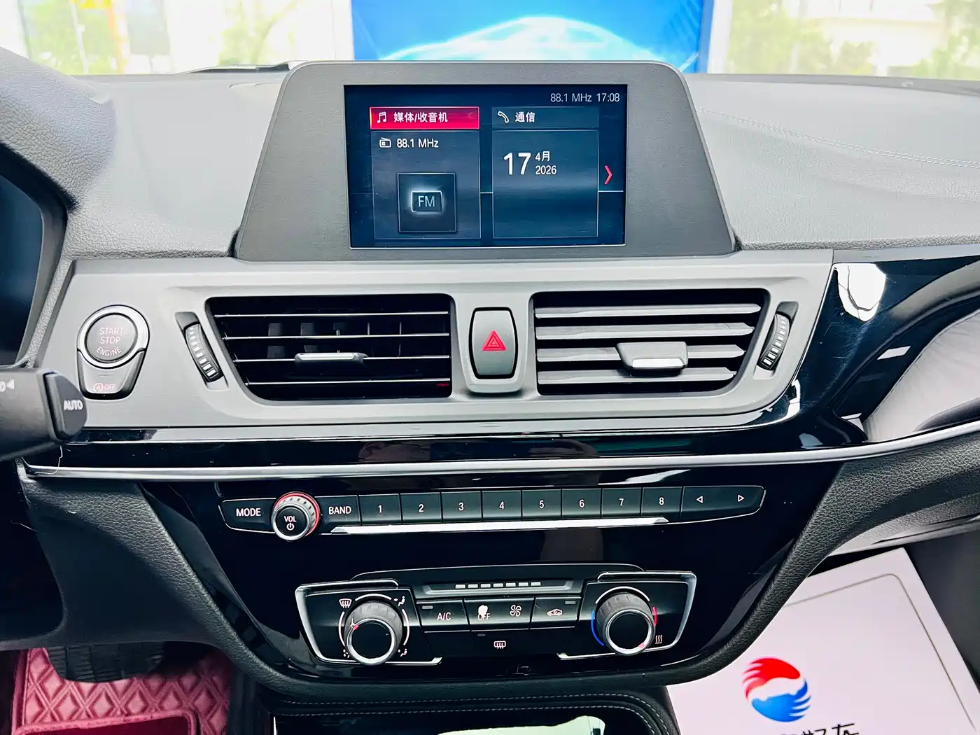 BMW 1 Series 2018 118i Sport Edition фото 14