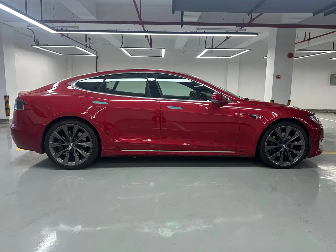 TESLA MODEL S