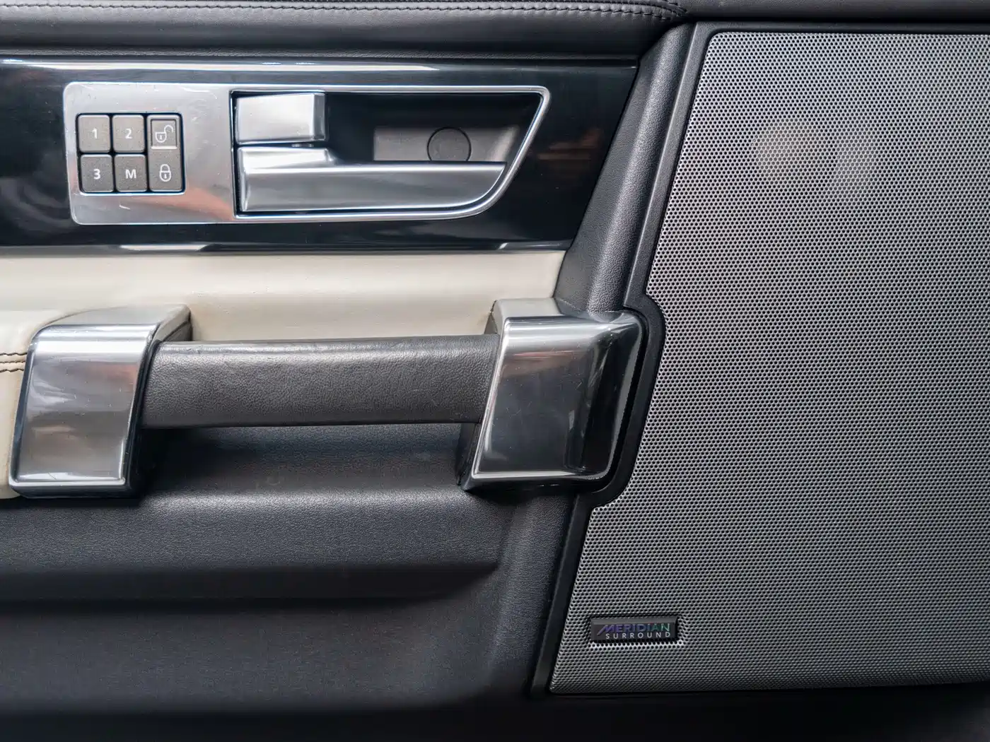 Land Rover Discovery 2014 3.0 SC V6 XXV Edition фото 13
