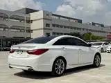 Photo 5 - Hyundai Sonata