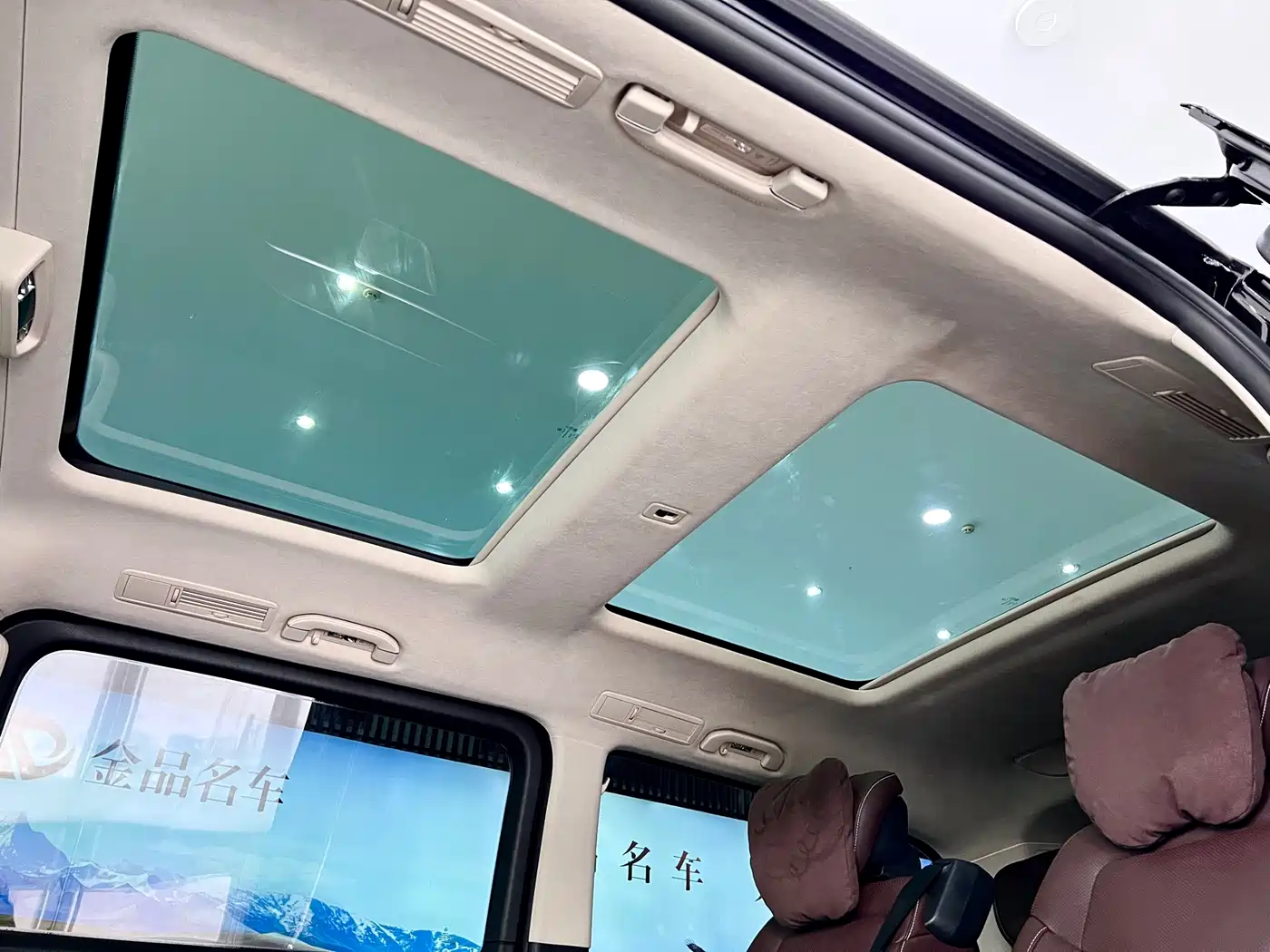 Mercedes-Benz V-Class 2022 V 260 L Long Wheelbase Luxury Edition фото 12
