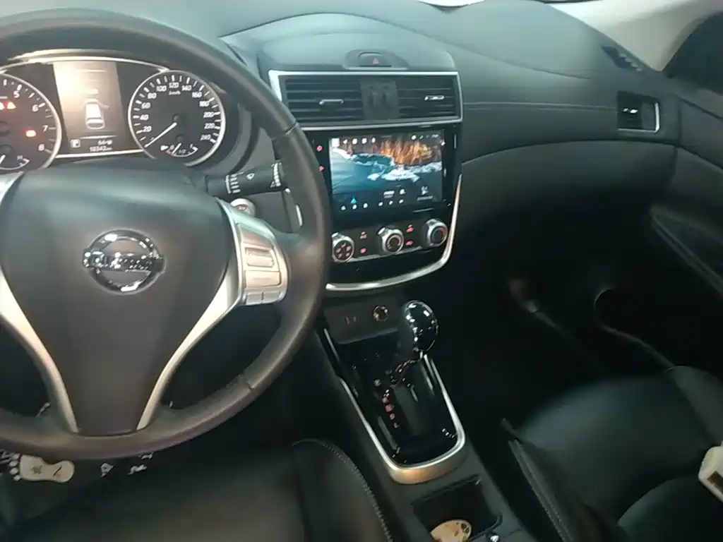 Фото 13 - Nissan Tiida
