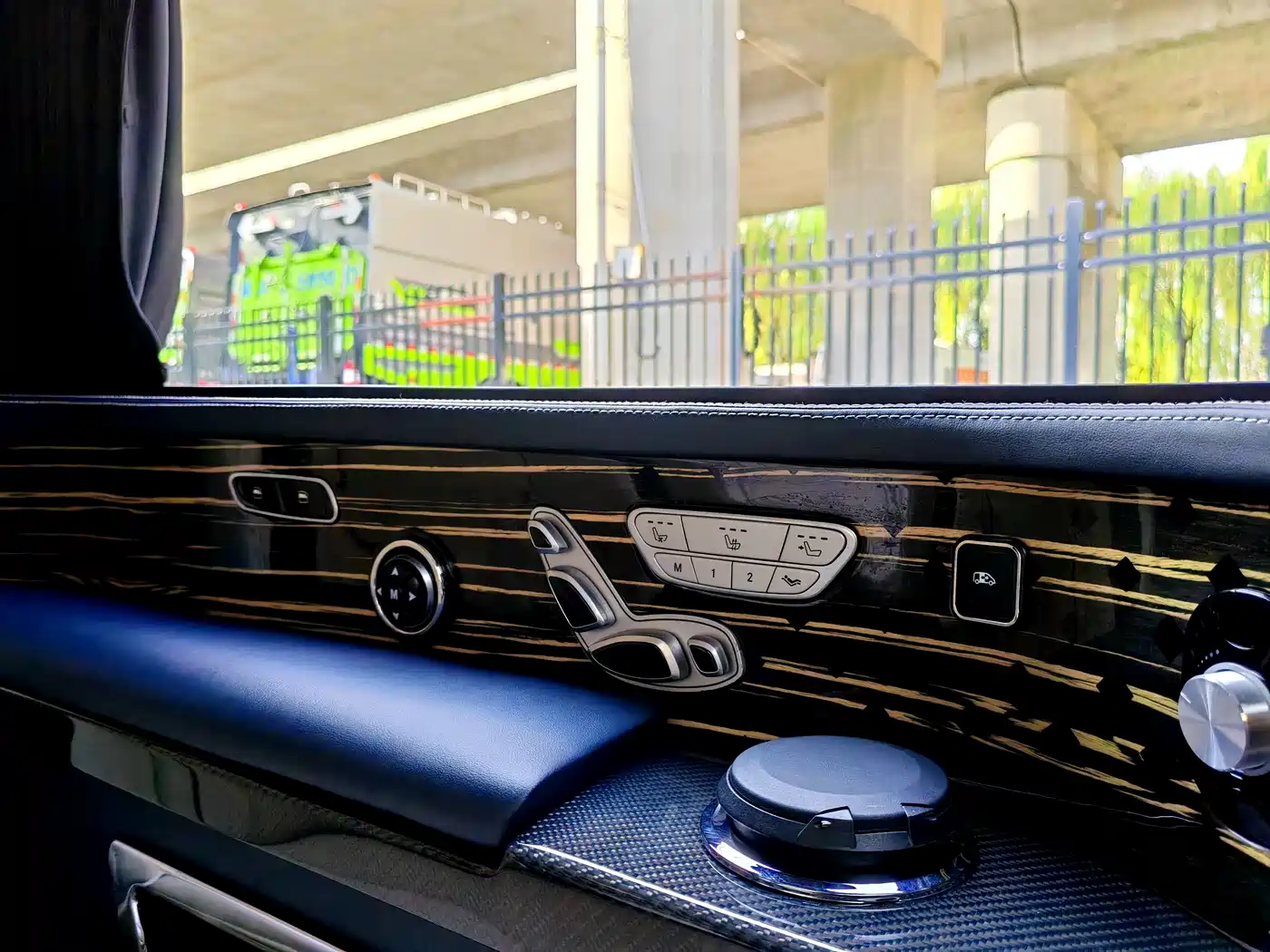 Mercedes-Benz V-Class 2021 V 260 L Long Wheelbase Premium Edition фото 7
