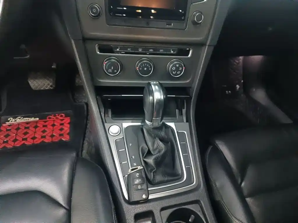 Volkswagen Golf 2016 230TSI Automatic Luxury фото 14