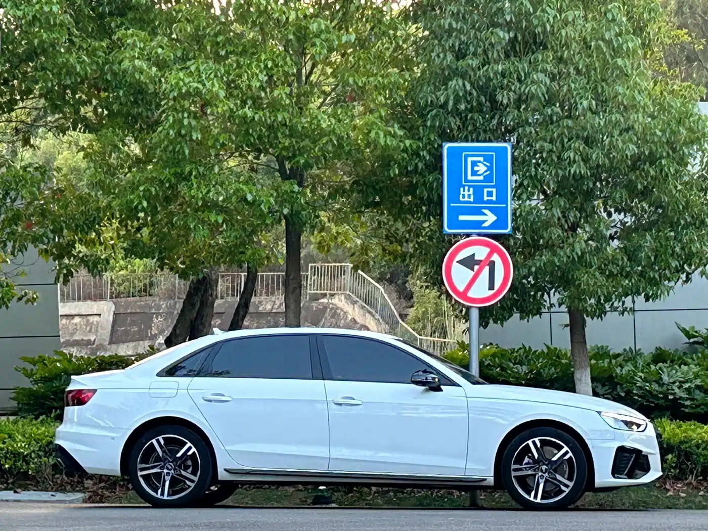 Audi A4L 2022 40 TFSI Luxury Dynamic фото 3