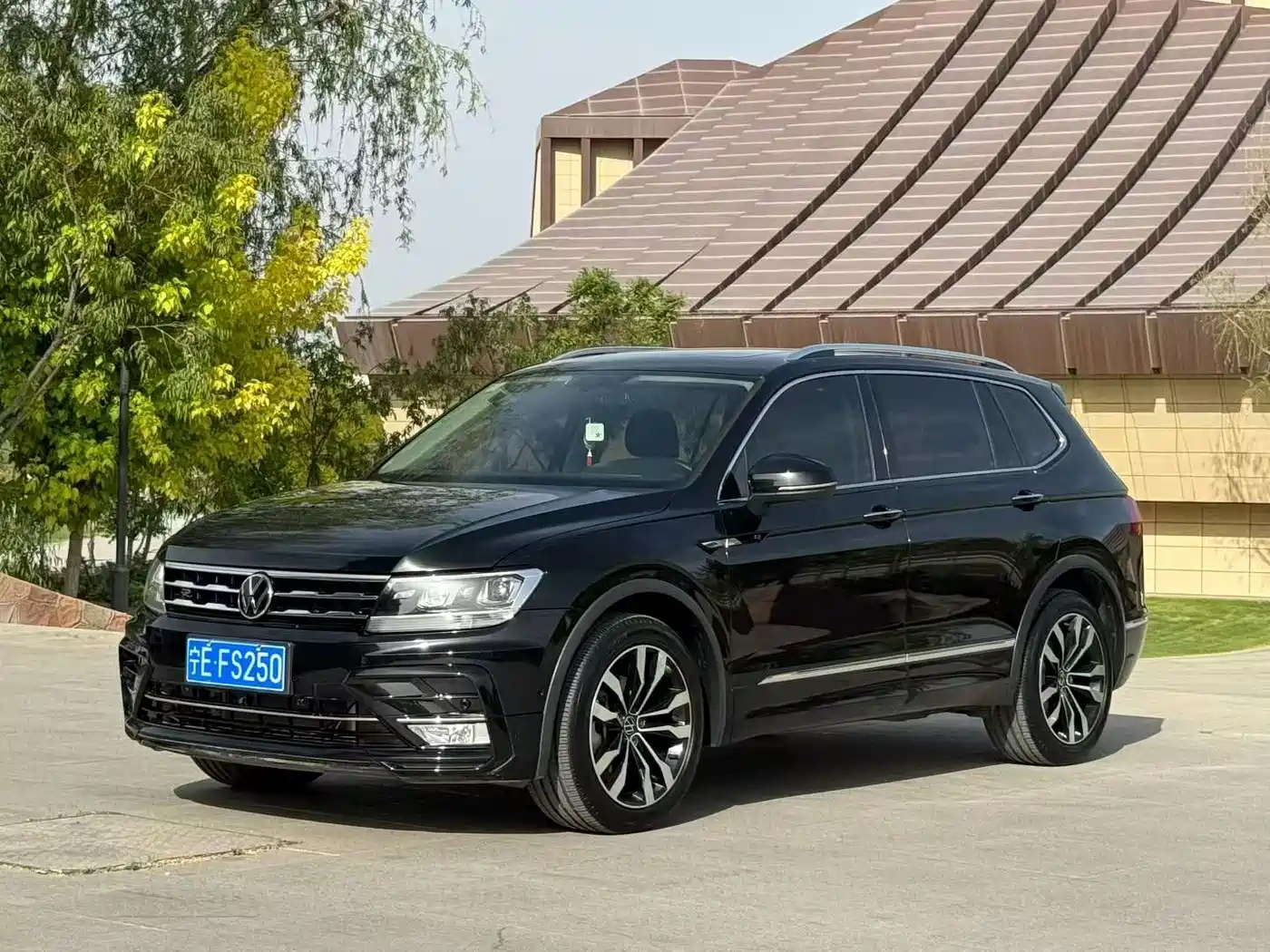 Volkswagen Tiguan L 2021 330TSI Automatic 2WD R-Line Premium