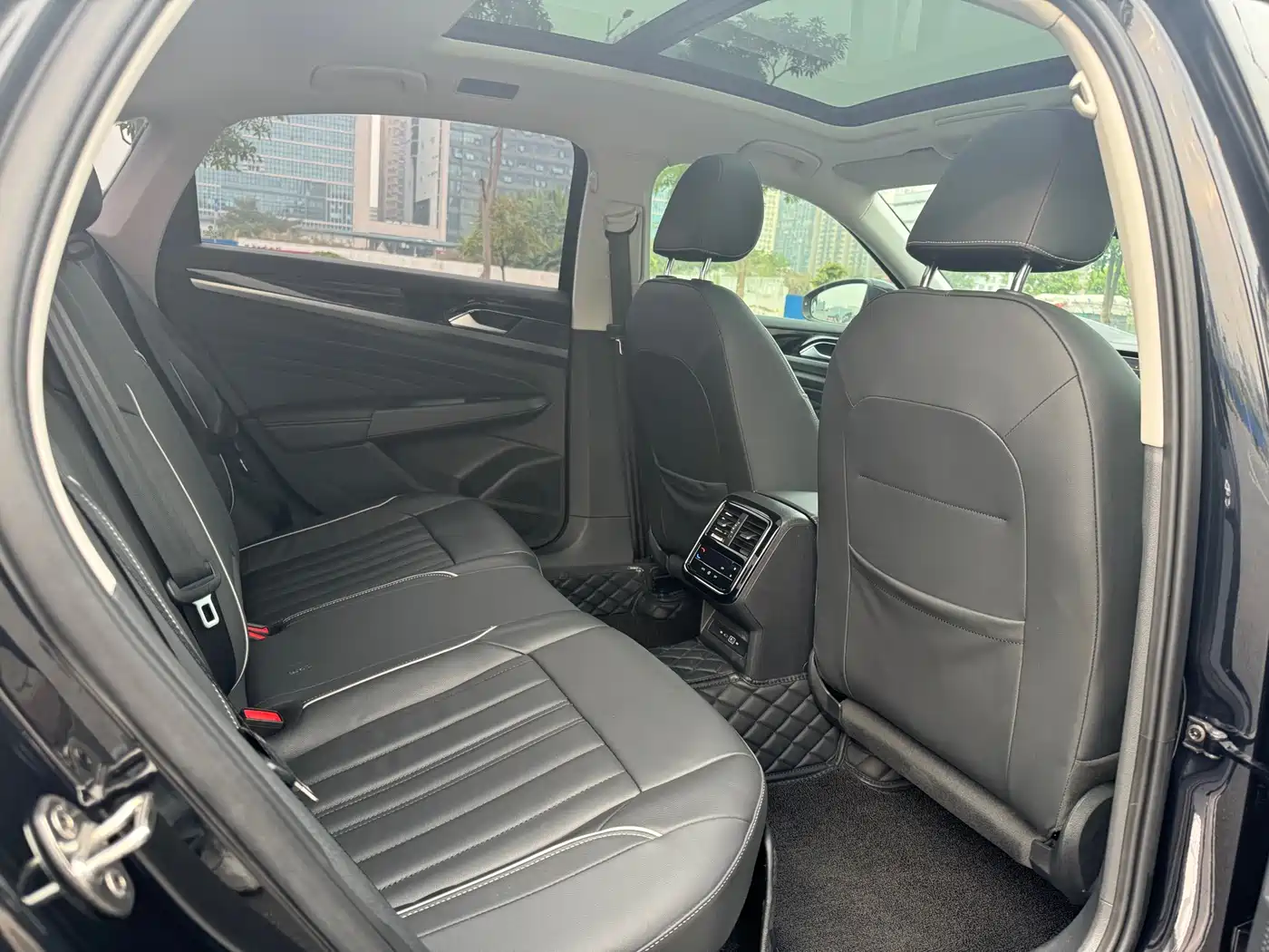 Volkswagen Passat 2023 330TSI Elite Edition фото 10