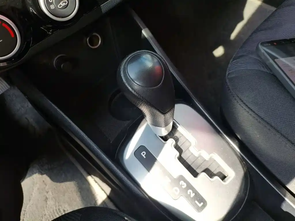 KIA K2