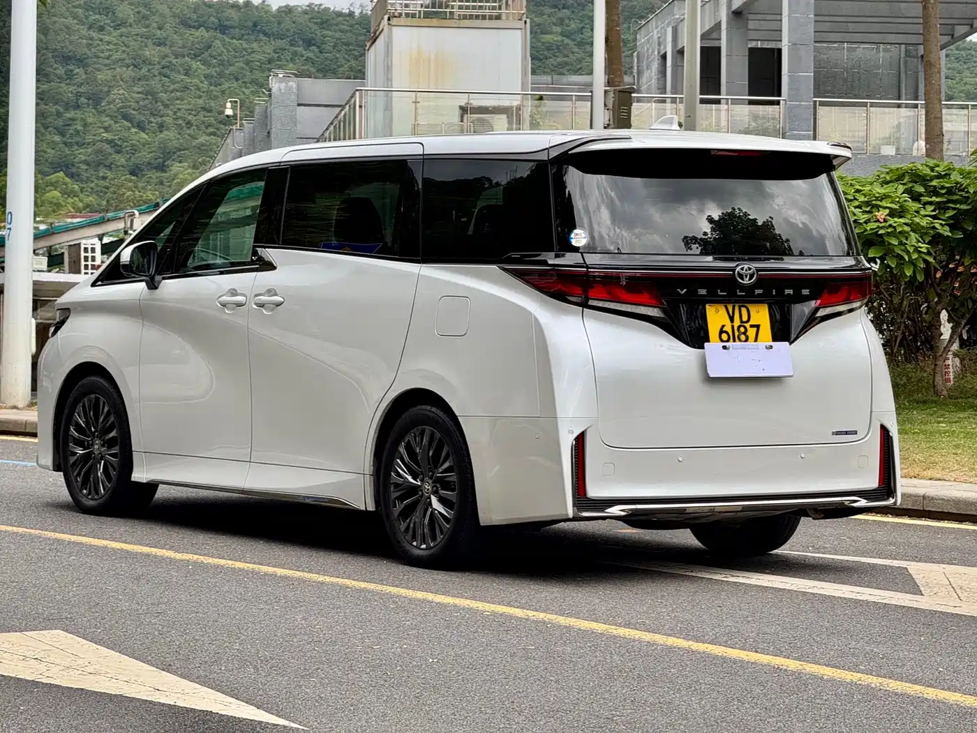 Toyota Vellfire 2023 Crown Hybrid 2.5L HV Luxury фото 16