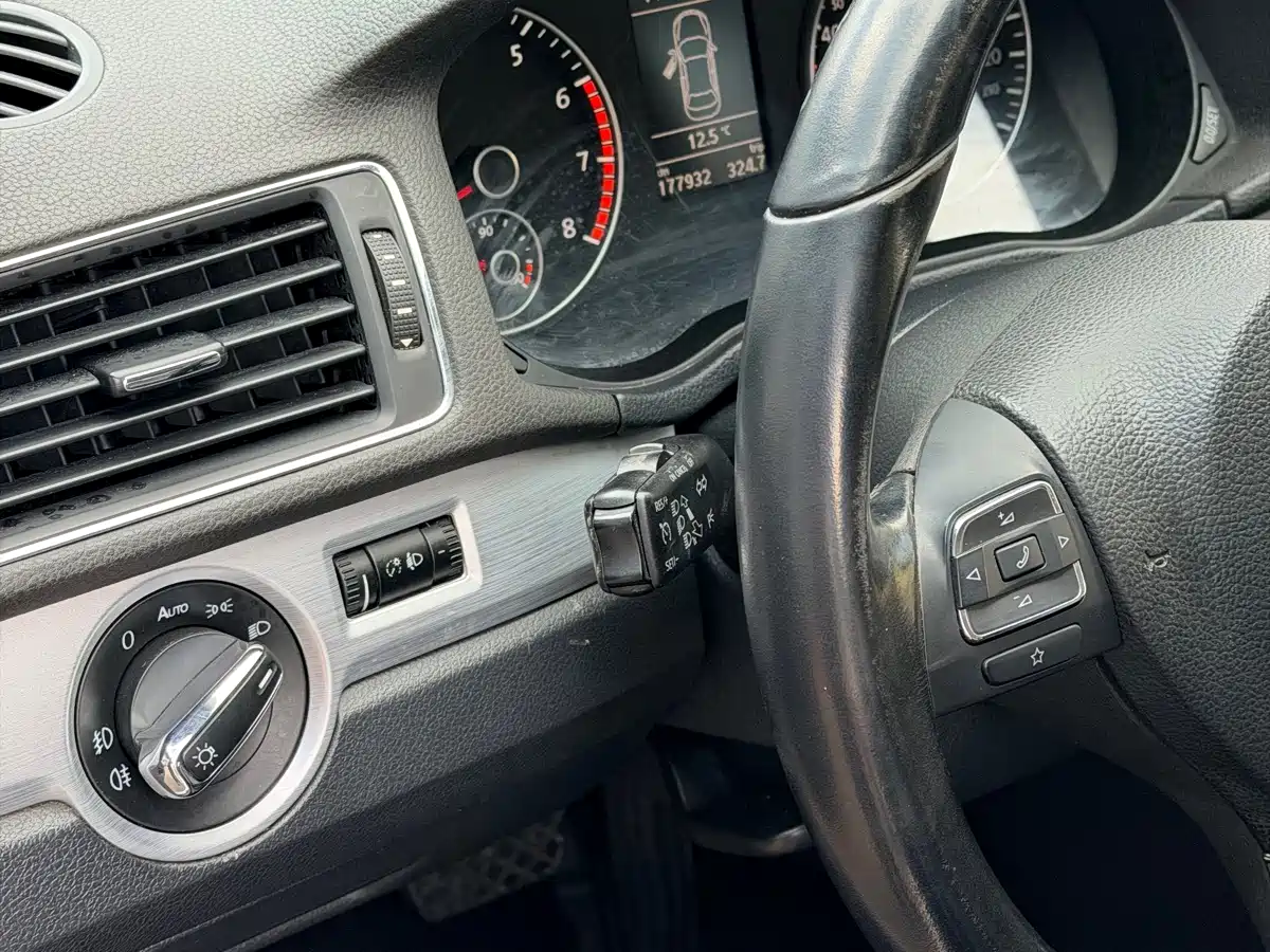 Photo 15 - Volkswagen Passat