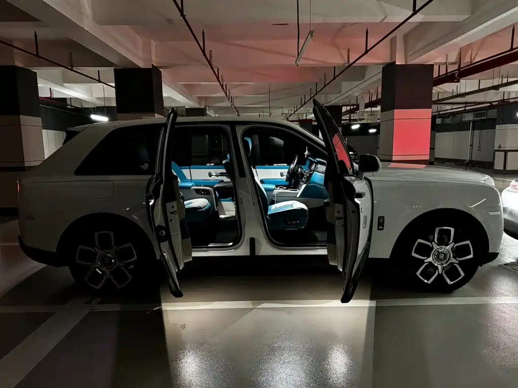 Rolls-Royce Cullinan 2018 4-Seater Version фото 9