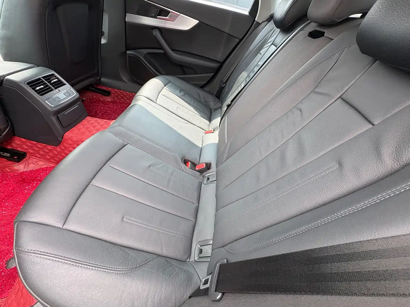 Фото 9 - Audi A4L
