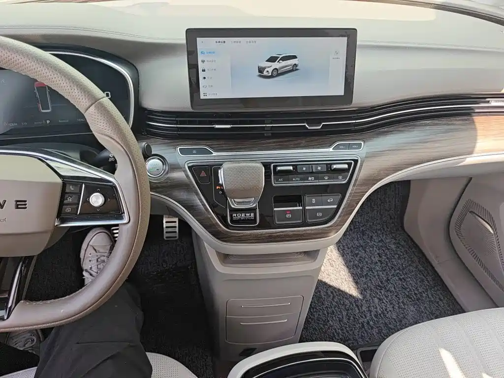 Roewe iMAX8 EV 2026 2022 Gold Edition