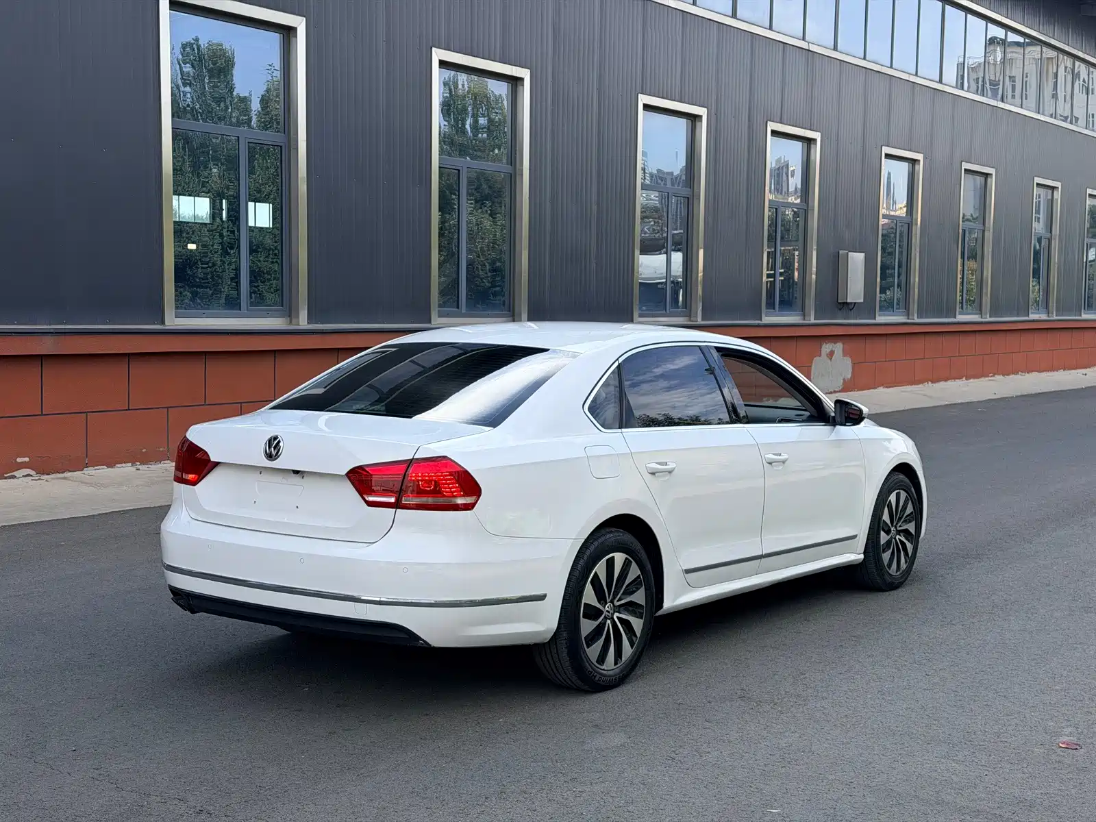 Photo 5 - Volkswagen Passat