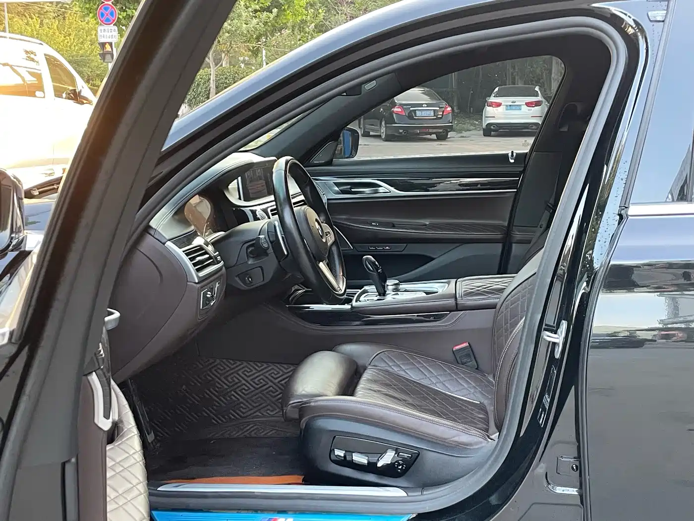 BMW 7 Series 2021 Model 740Li Leading M Sport Package фото 5