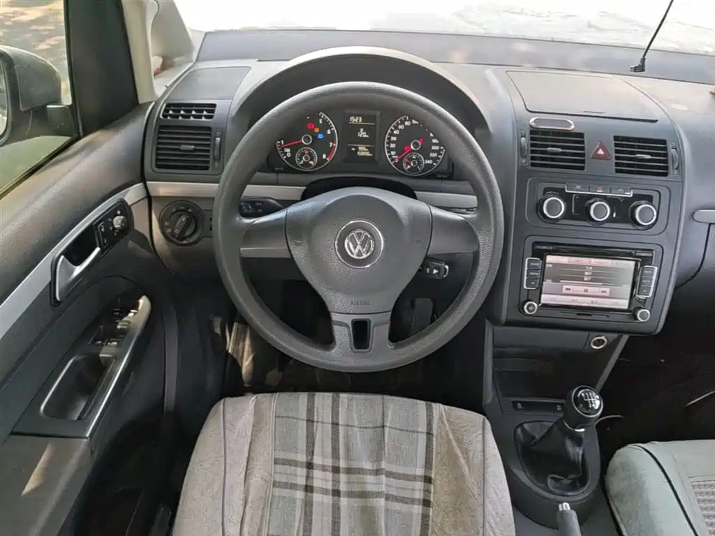 Volkswagen Touran 2015 1.4T Manual Trend Edition 5-seater фото 11