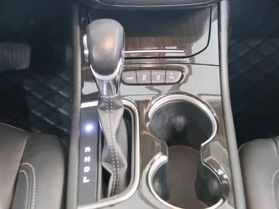 Photo 10 - Buick Verano