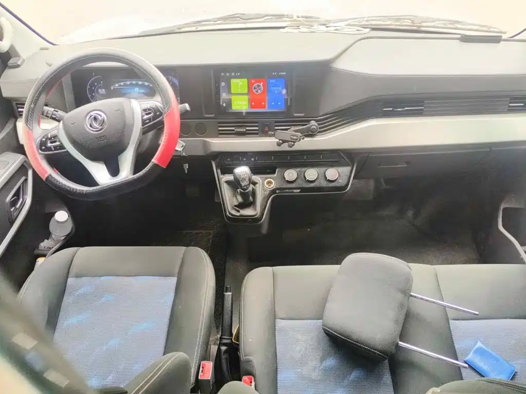 Dongfeng Yufeng Yufeng 2023 2023 V9+ 2.0T Manual FWD Multi-purpose Medium Wheelbase Medium Roof 7/8/9 Seater