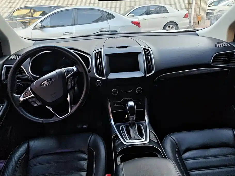 Photo 12 - Ford Edge