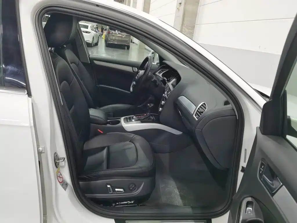 Фото 23 - Audi A4L