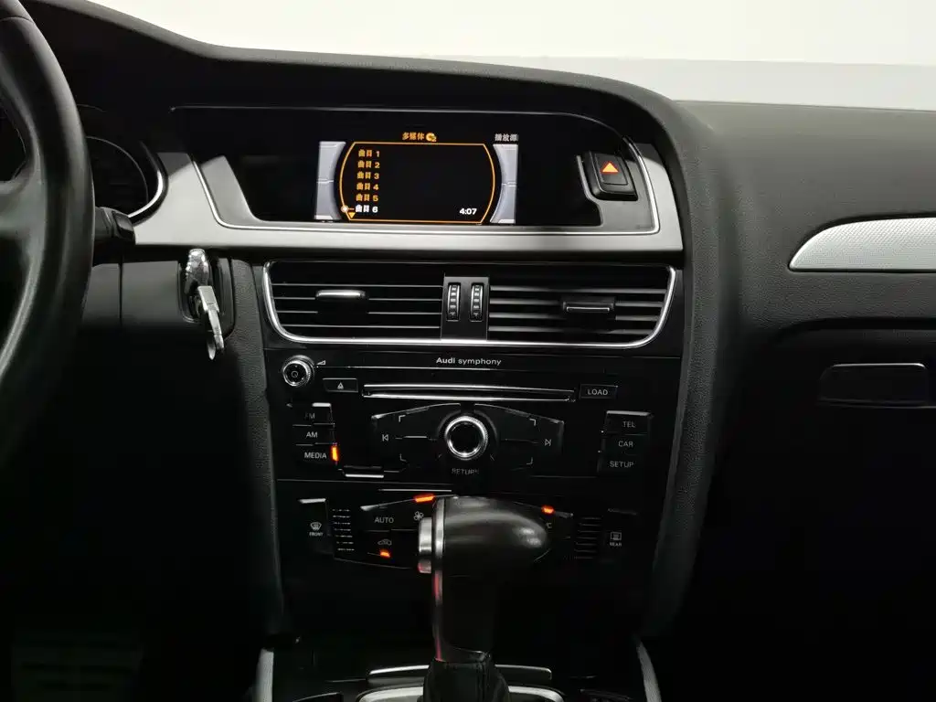 Фото 12 - Audi A4L