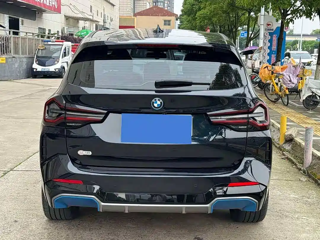 BMW iX3 2022 Leading Edition фото 15
