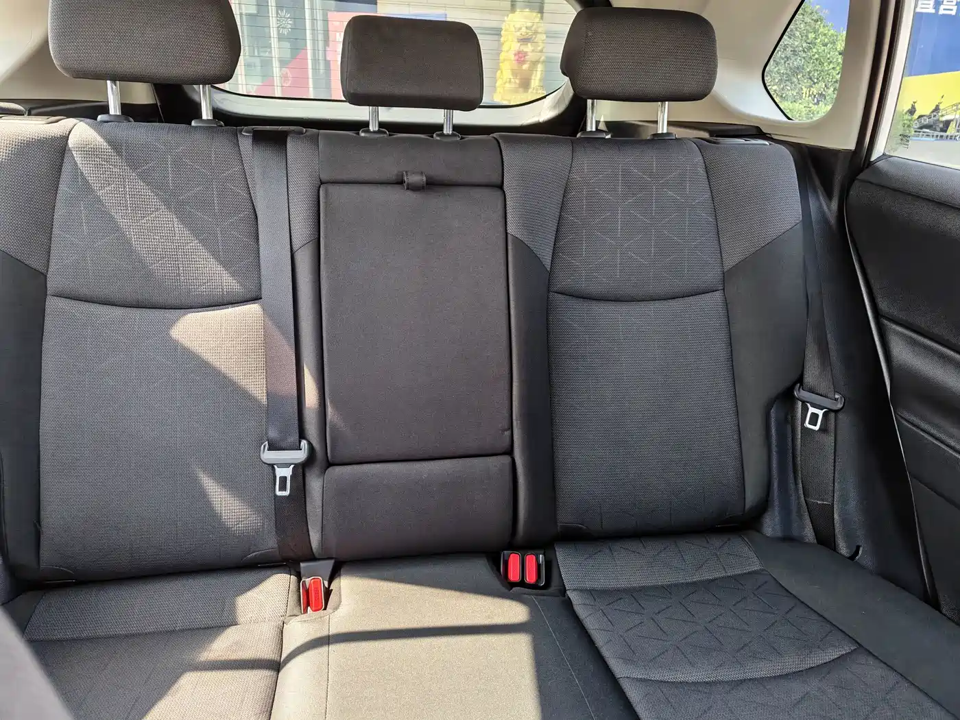 Фото 10 - Toyota RAV4