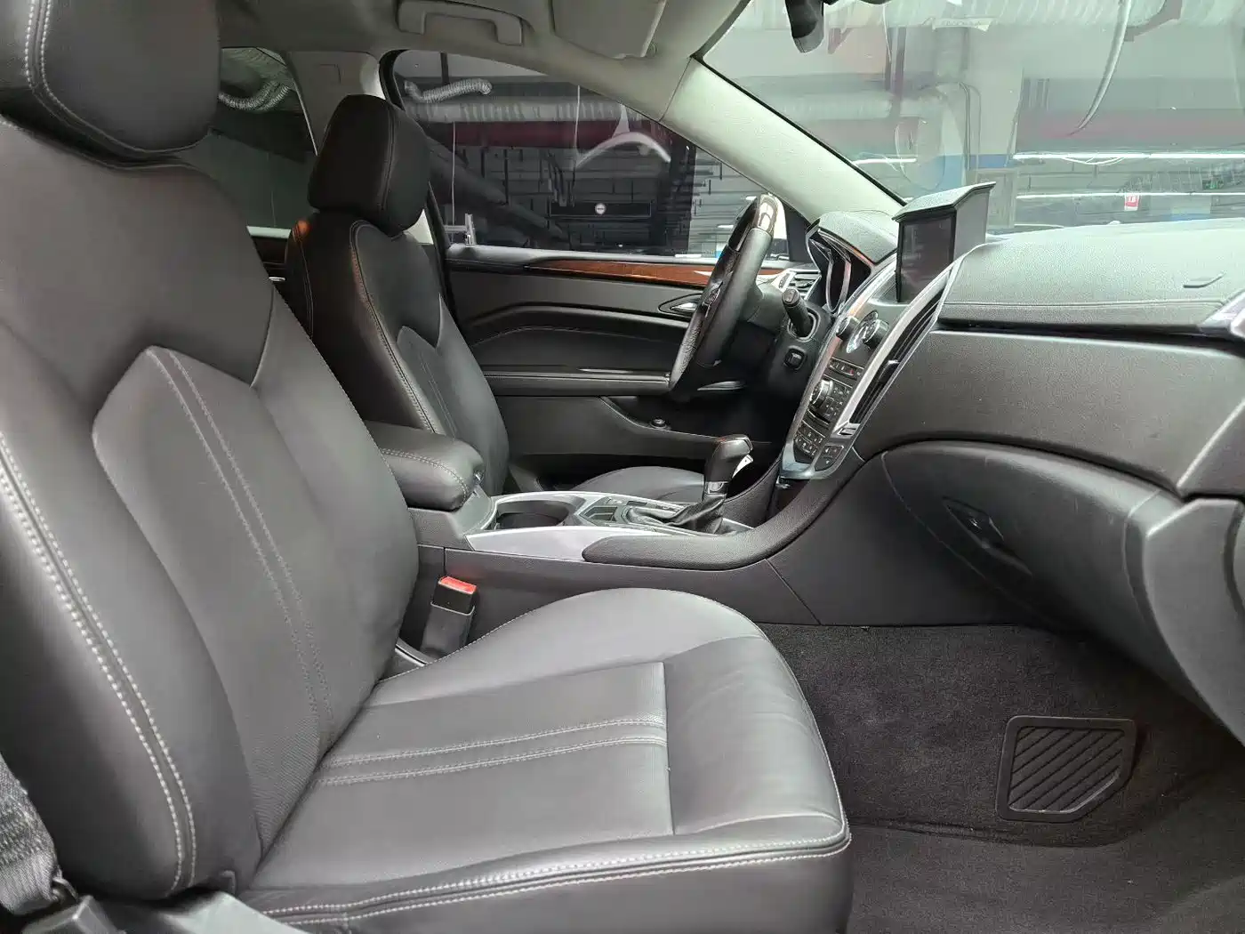 Cadillac SRX 2012 3.0L Luxury Model фото 7