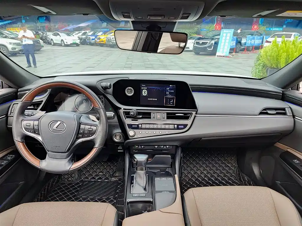 Lexus ES 2021 200 Luxury Edition фото 10