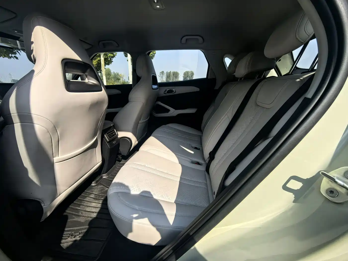 BYD Yuan UP 2026 2025 Model 301KM Navigator