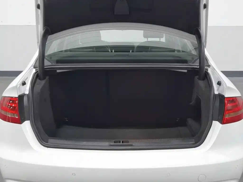 Фото 16 - Audi A4L