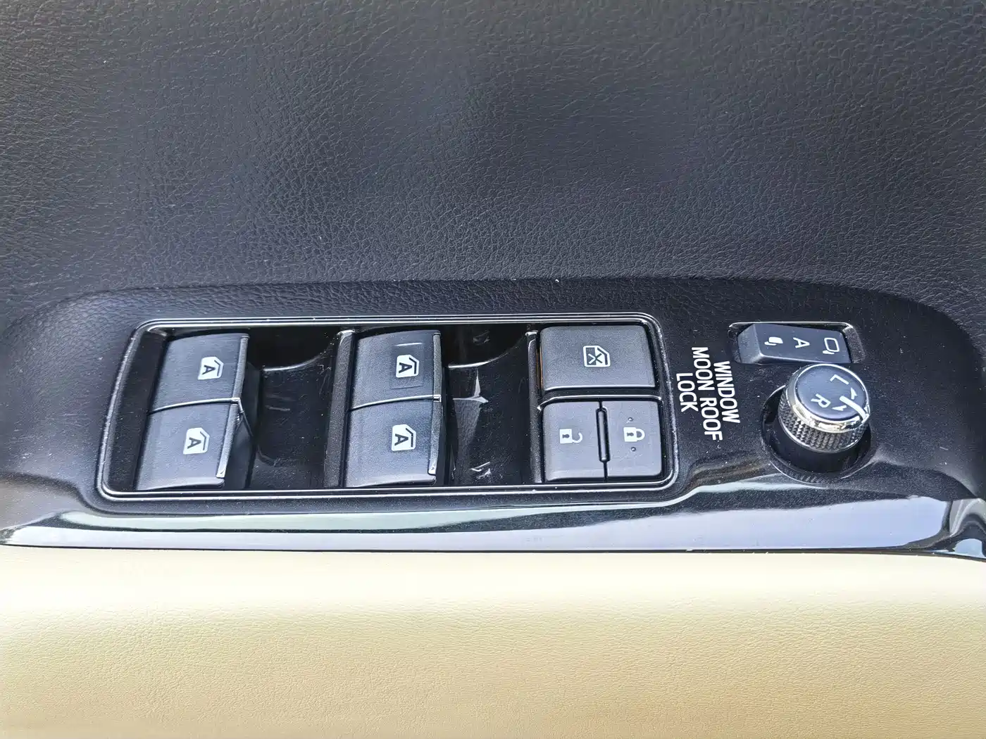 Toyota Vellfire 2020 Twin Engine 2.5L HV Premium Edition фото 27