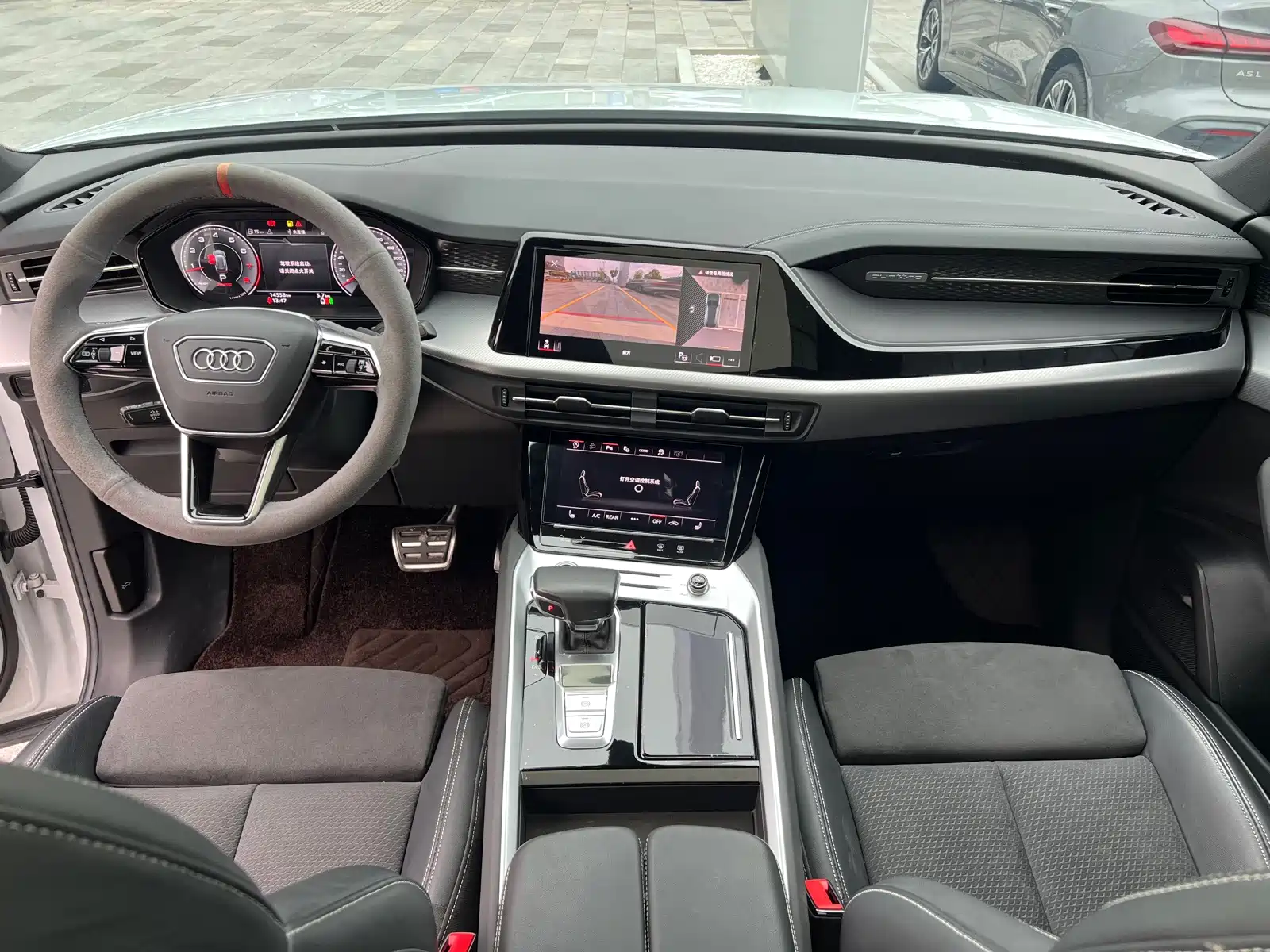 Фото 10 - Audi Q6