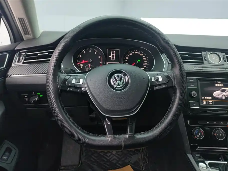Volkswagen Magotan 2018 330TSI DSG Leading фото 15